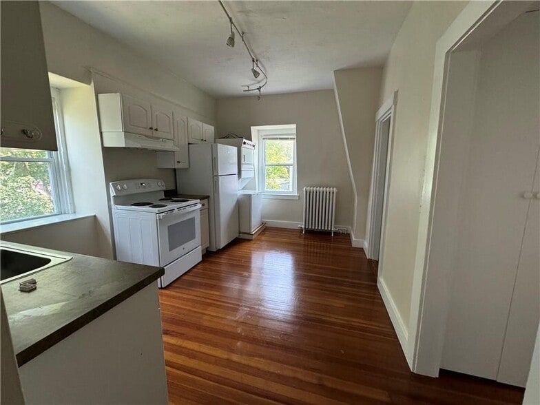 Building Photo - 26 Ayrault St