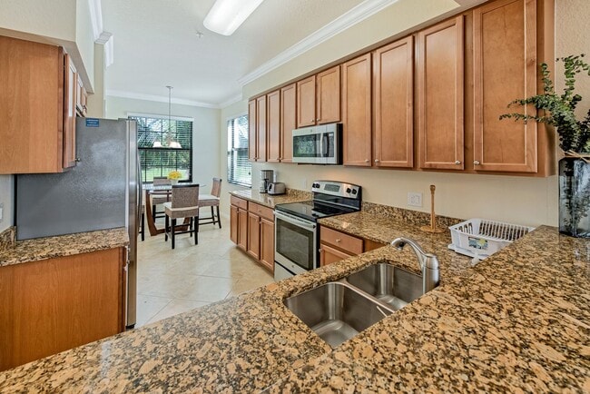 Building Photo - Available from Jun 1st as a furnished annual 2BR/2BA+Den Condo in Treviso Bay!