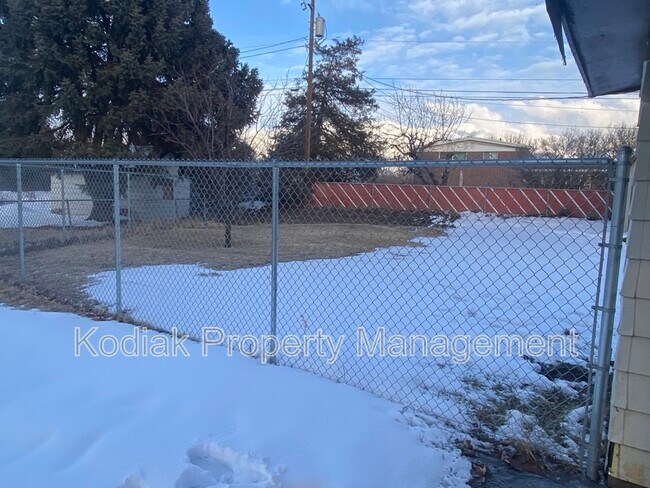 Building Photo - 768 N 150 W