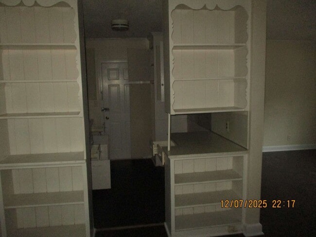 Building Photo - 1415 N Davis St