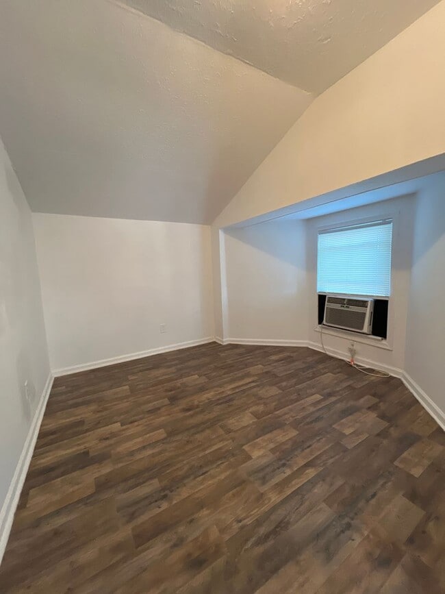 Building Photo - 142.5 N Russell St