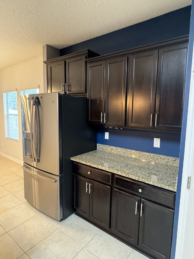 Building Photo - For Rent