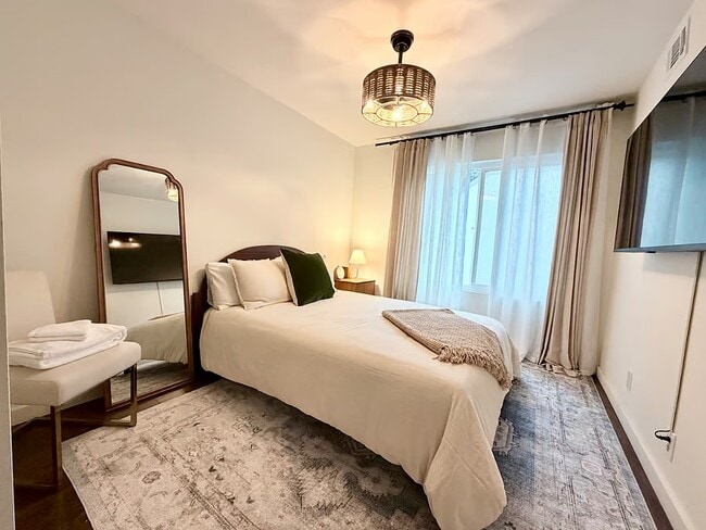 Building Photo - 177 N Singingwood St