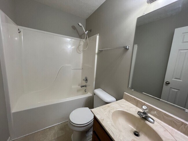 Building Photo - 3 br, 2 bath House - 742 Eaglesham Dr.