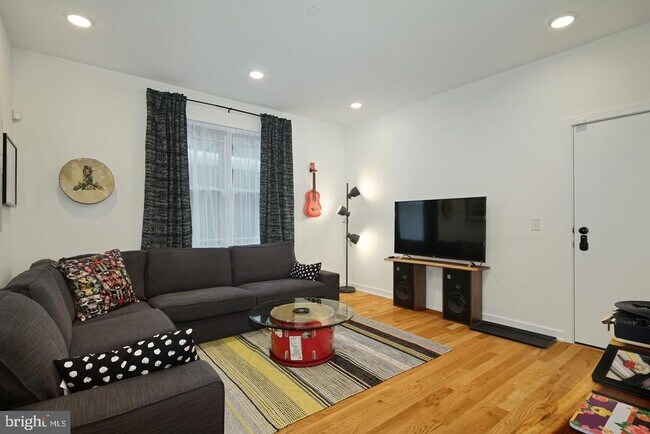 Building Photo - 1917-21 E Letterly St