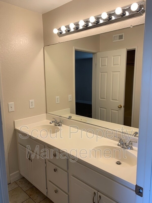 Building Photo - 29403 Via Espada