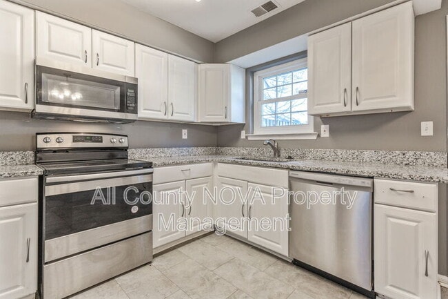 Building Photo - 6044 Sirenia Pl