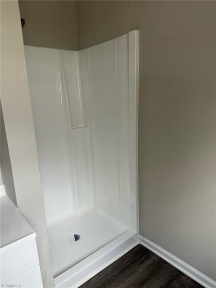 Building Photo - 1022 Fir Pl