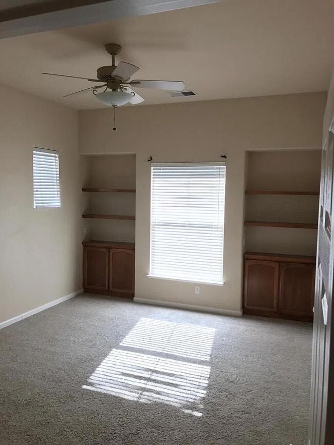 Building Photo - 4195 Preciado Dr