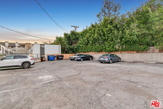 Building Photo - 2637 S Centinela Ave