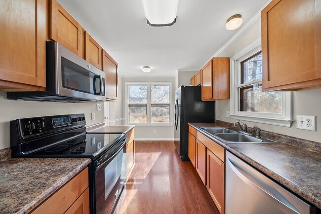 Building Photo - 7404 N Thorncliff Pl