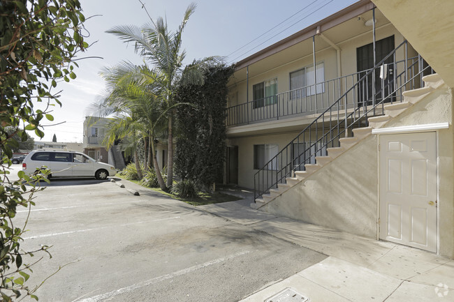 Building Photo - Orange Manor Apartments