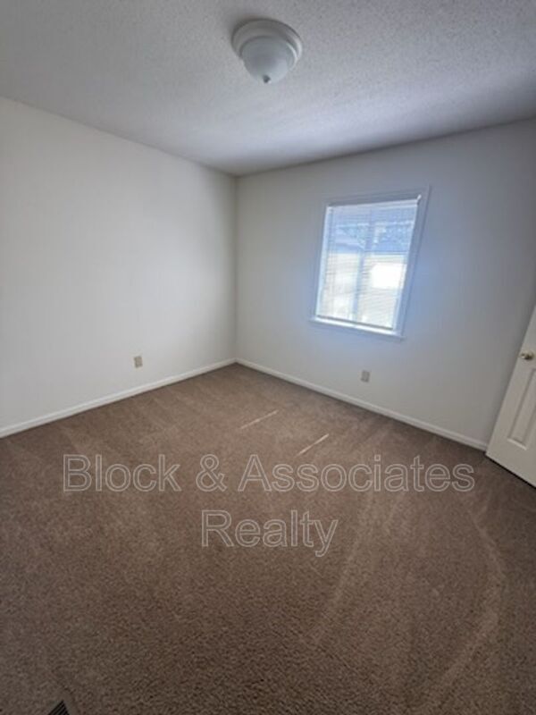 Building Photo - 605 Sunset Ave