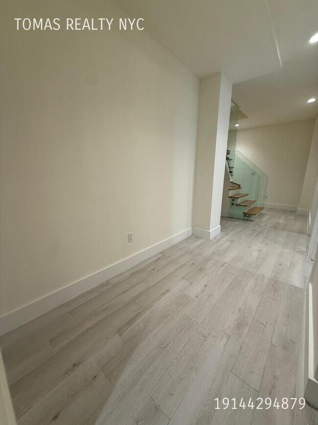 Building Photo - 3103 Sedgwick Ave