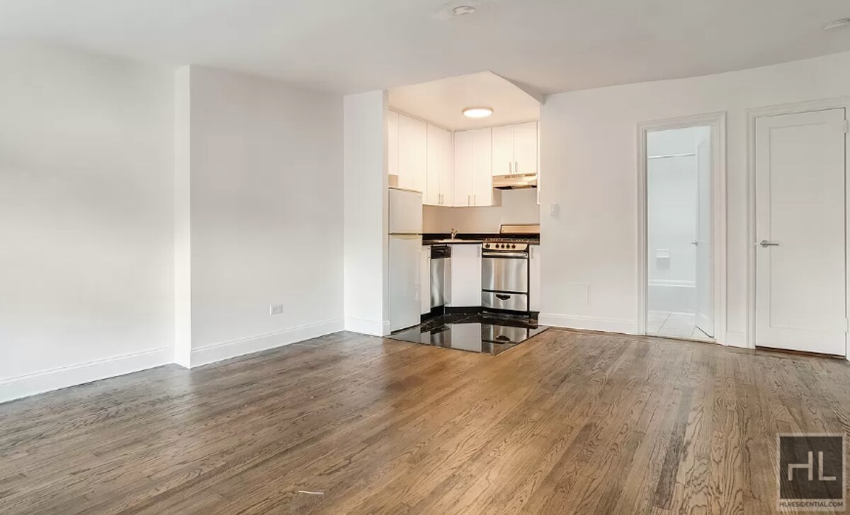 Building Photo - GORGEOUS Greenwich Village Real 1 Bedroom ...