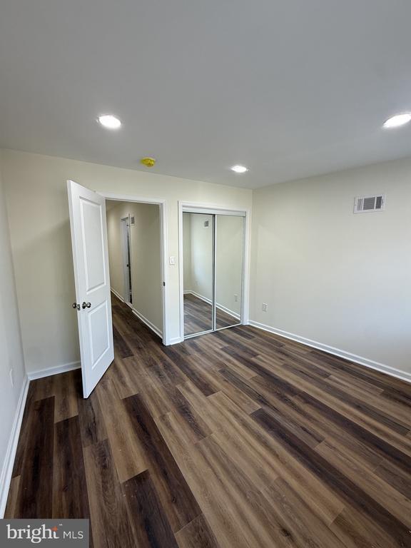 Building Photo - 217 Krams Ave