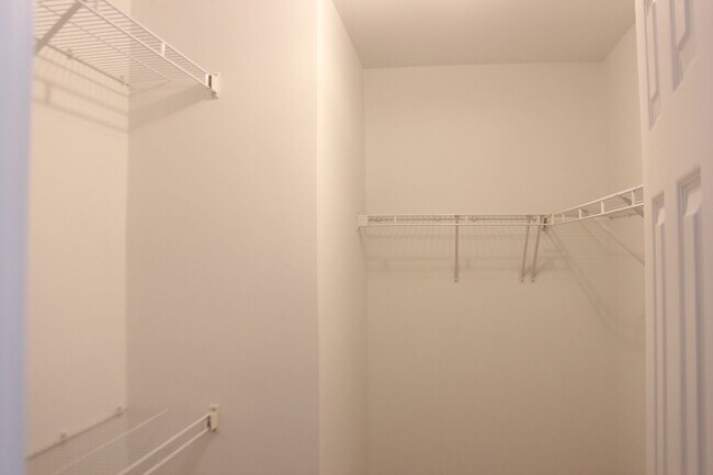 Building Photo - Beautiful 3-Level Townhouse with Finished Basement & Garage