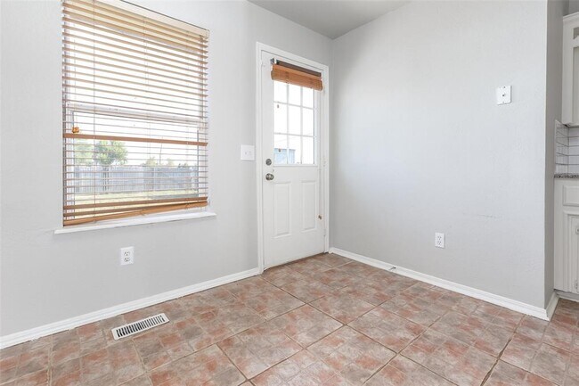 Building Photo - 907 W Tesio Way