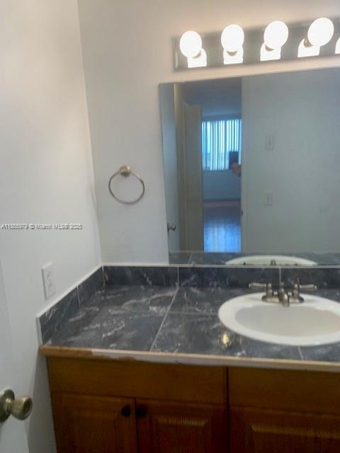 Building Photo - 4200 Hillcrest Dr