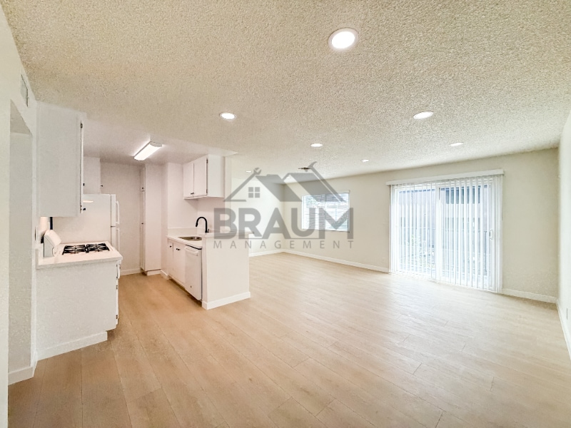 Building Photo - 14801 Delano St