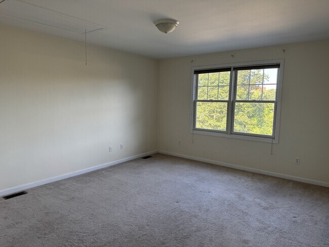 Building Photo - 32 Murphy's Dr