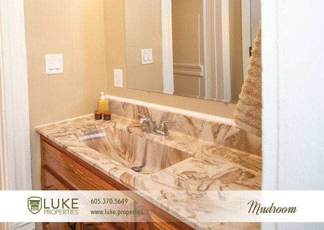 Building Photo - 203 S Summit Ave