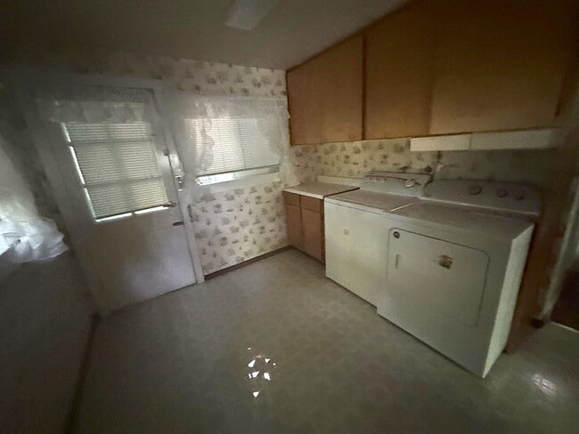 Building Photo - 16 Van Ness Ave