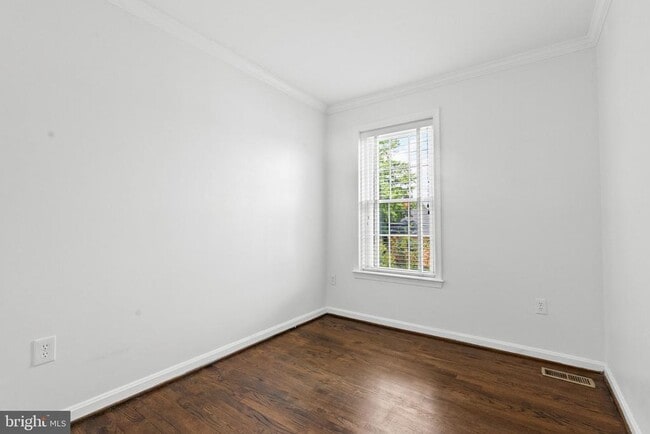 Building Photo - 804 Gibbon St