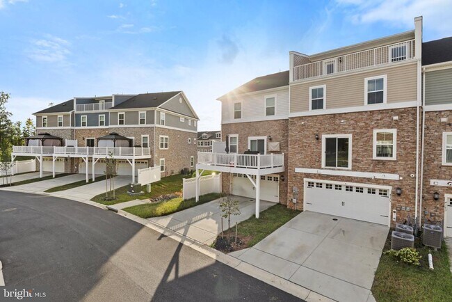 Building Photo - 4175 Brodie Pl