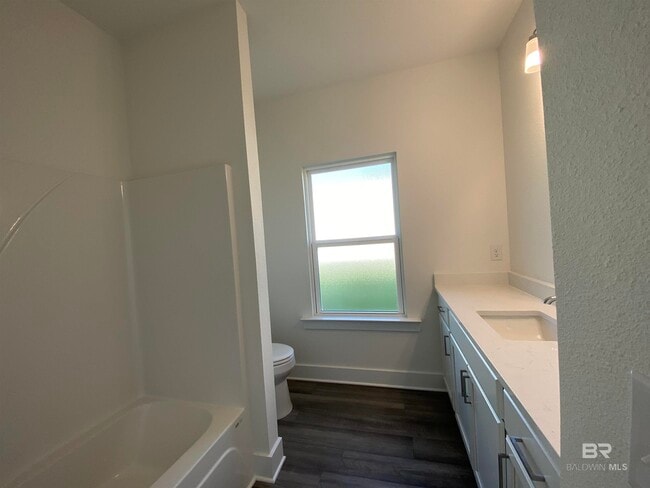 Building Photo - 510 Hardwood Ave