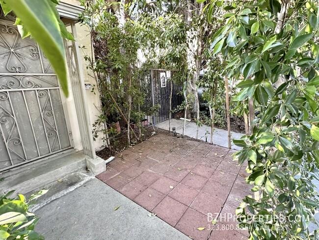 Building Photo - Serene WeHo Oasis - Your Perfect 1-Bedroom...