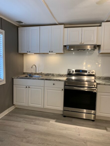 Building Photo - 607 W Mann St