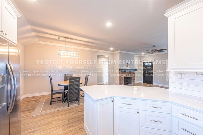 Building Photo - 533 Brinley St