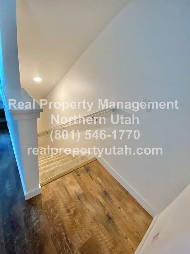 Building Photo - 3 Bed 3.5 Bath Layton Townhome Coming Soon!