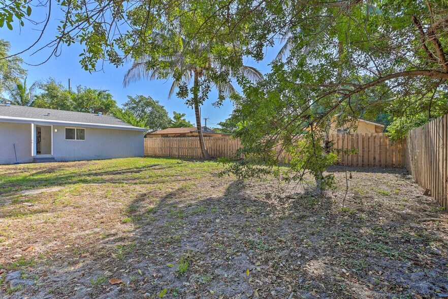 Building Photo - 846 NW 111th St