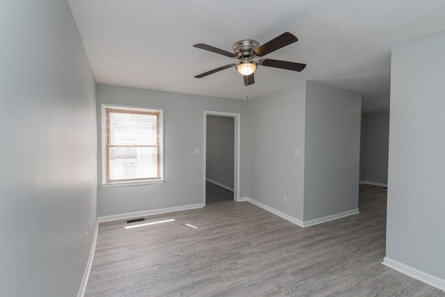 Building Photo - Updated 2 BD/ 2 BA home in Harrisburg avai...