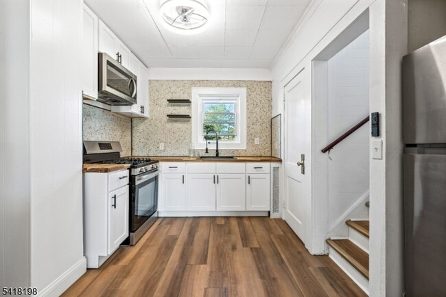 Building Photo - 120 Little Pl