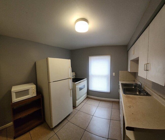 Building Photo - Nice 2 bedroom