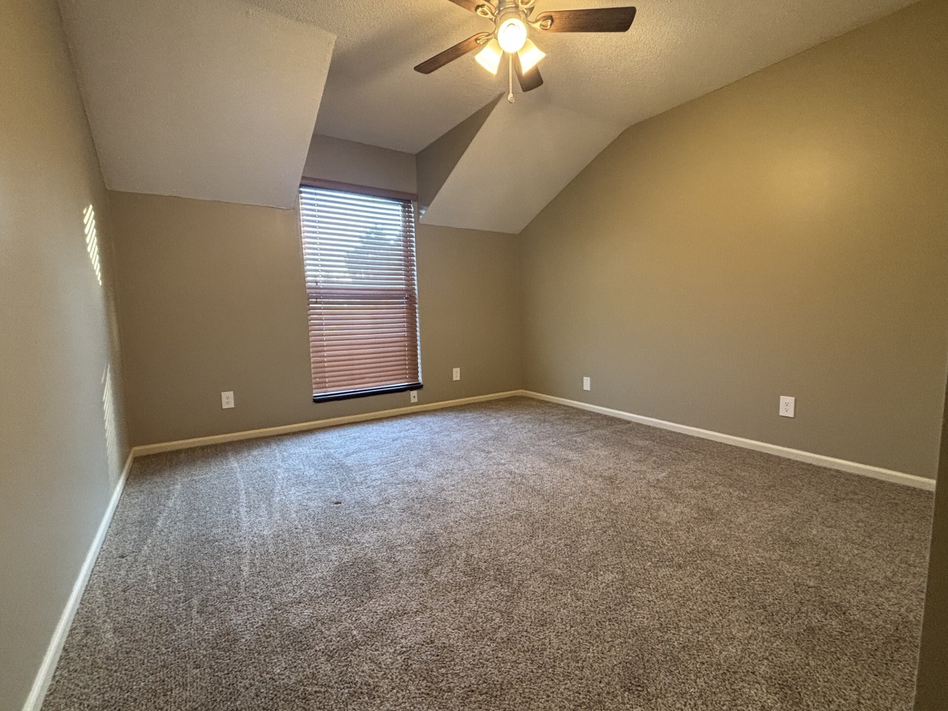 Building Photo - 3708 NE 72 Terrace