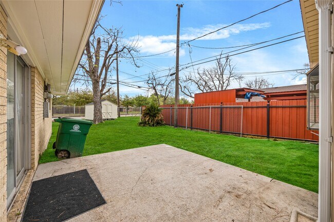 Building Photo - 70 Annette Ln