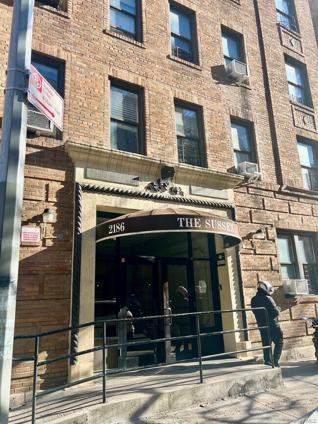 Building Photo - 2186 Cruger Ave