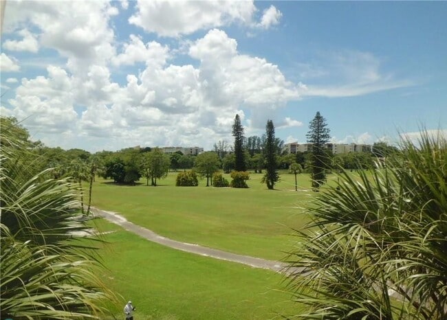 Building Photo - 5961 N Falls Cir Dr