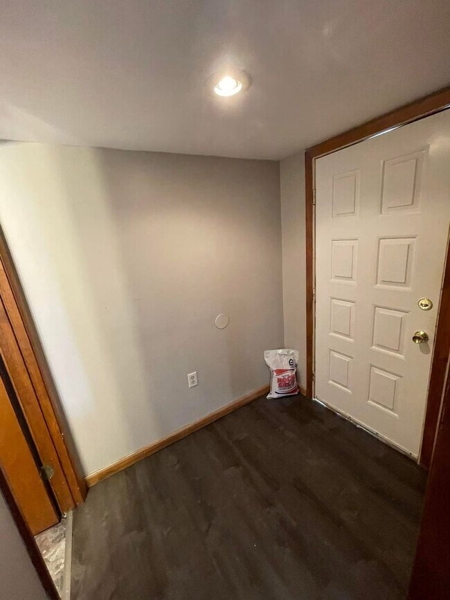 Building Photo - Beautiful newly remodeled 2 bed - 2 full baths!!!