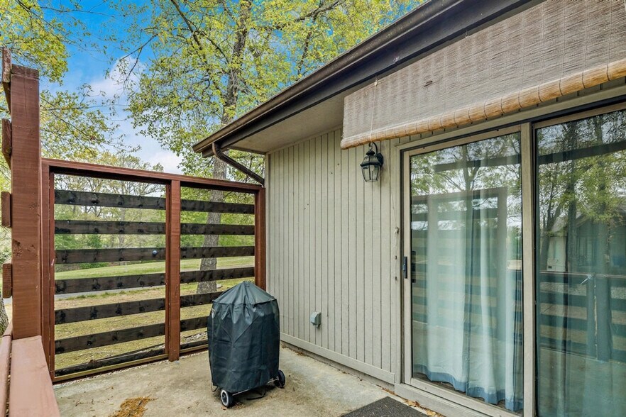 Building Photo - 30 Lunsford Ln