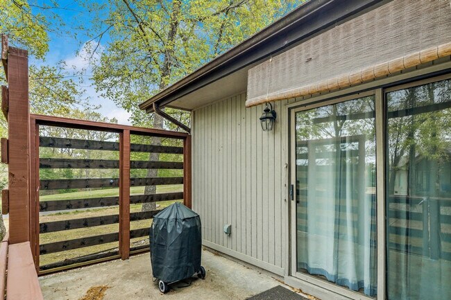 Building Photo - 30 Lunsford Ln