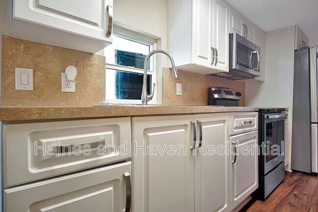 Building Photo - 26 Forest Dr