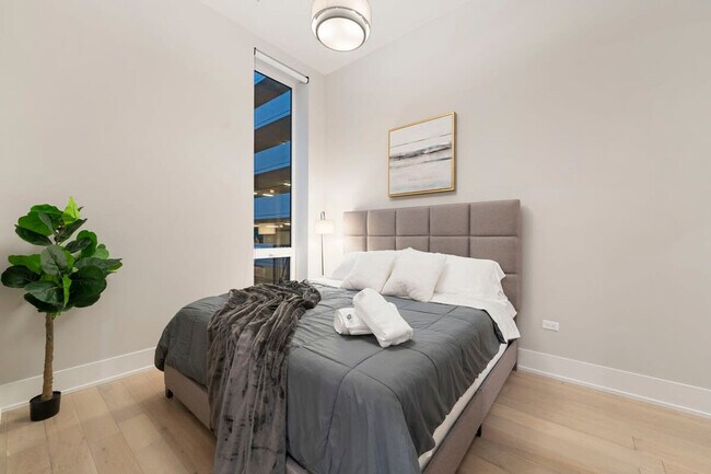 Building Photo - 318 W Grand Ave