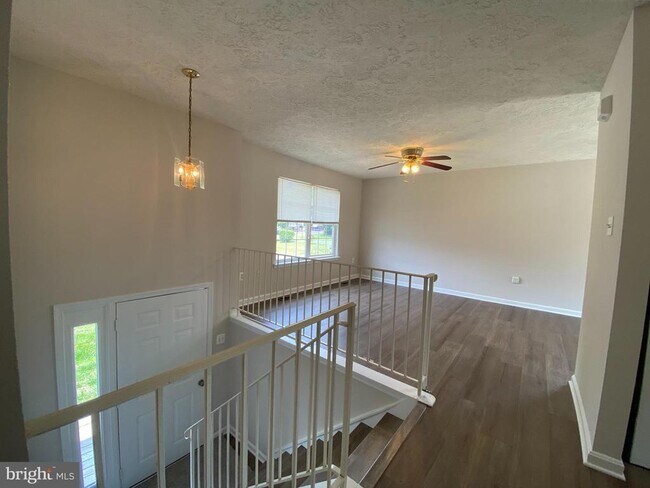 Building Photo - 4786 Calvert Dr