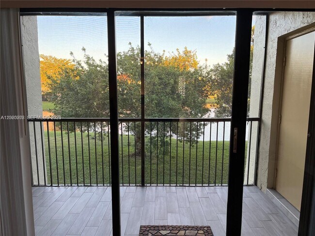 Building Photo - 436 Lakeview Dr