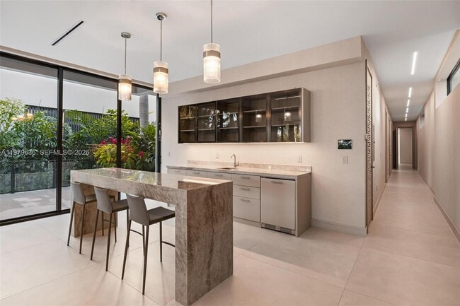 Building Photo - 723 NE 77th St